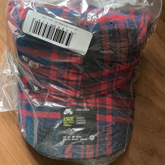 NWT Nike SB Plaid Hat - Picture 3 of 4
